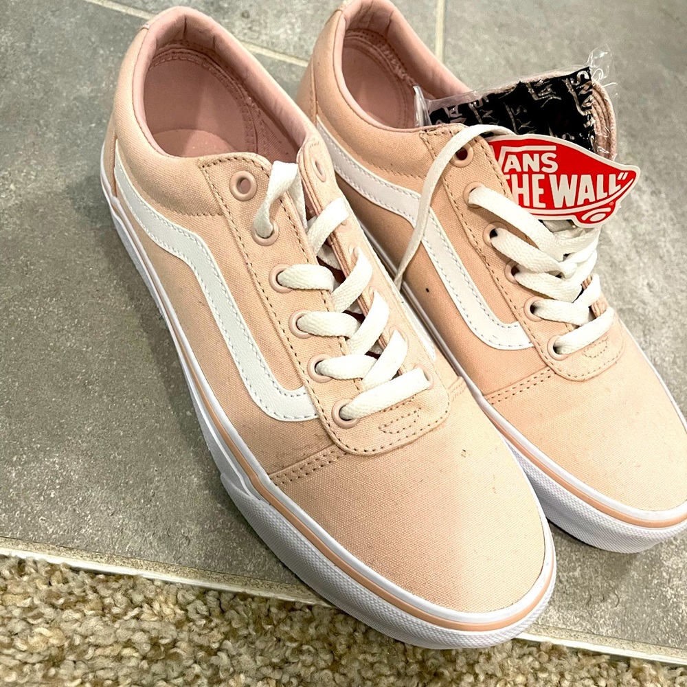 Brand NEW w/tags blush pink old school Vans!
